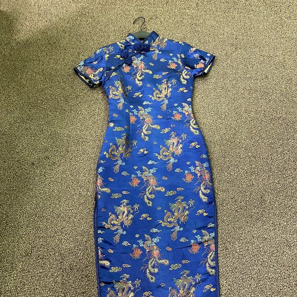 Beautiful Cheongsam Dragon Dress - S - Picture 1 of 7